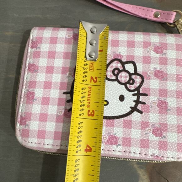 Hello Kitty Pink Gingham Wallet With A Wristlet Strap EUC - Picture 9 of 11